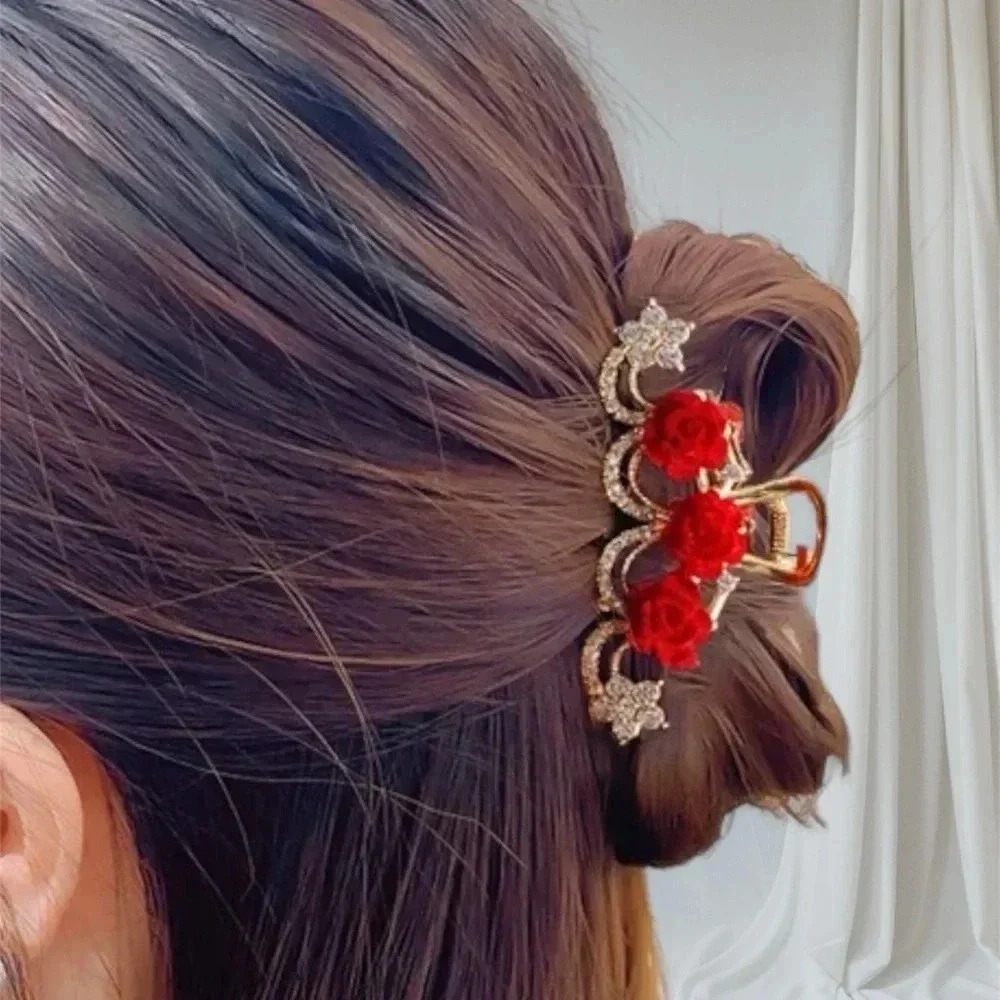 Set of 2 beautiful hair clips  rhinestones, red and white velvet roses - Picture 5 of 8